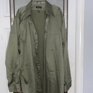 Men’s olive green button down shirt
